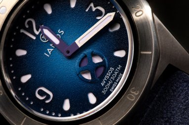 Dial close-up of the Ianos Avyssos IA02